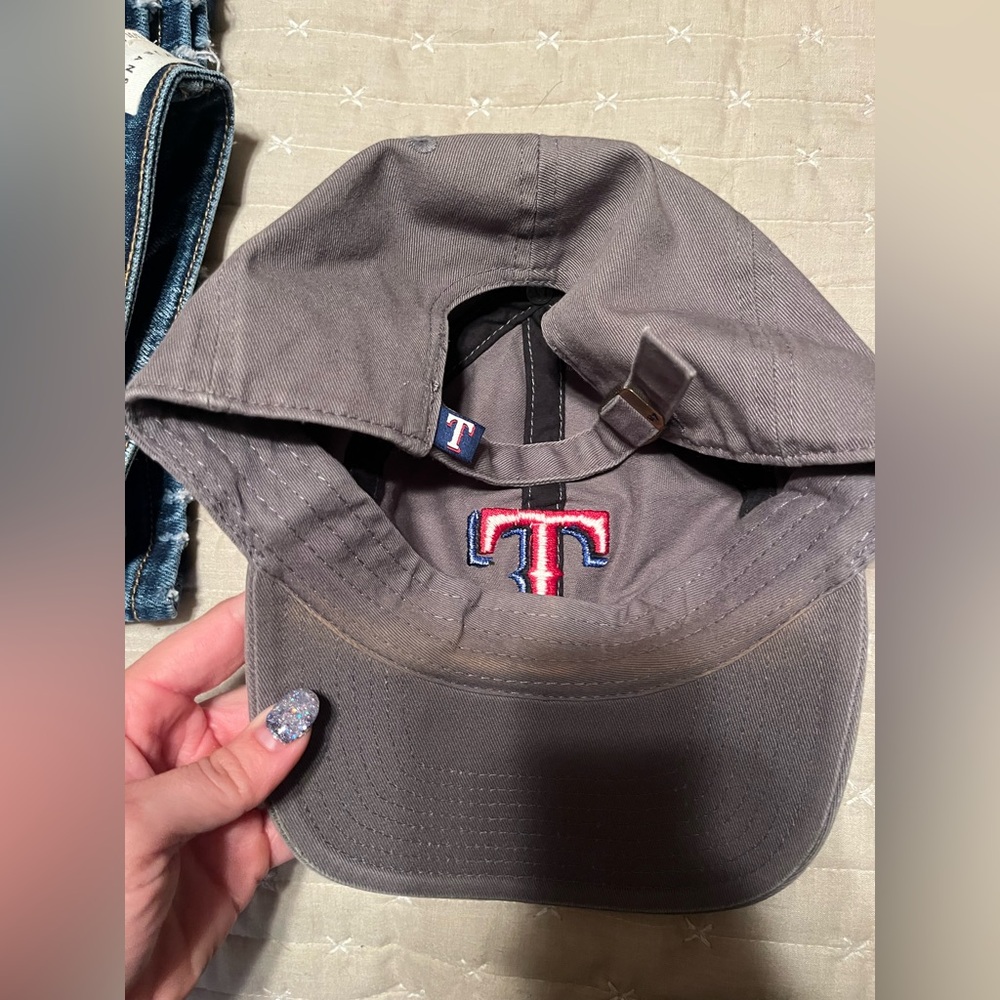 Texas Rangers Hat - Picture 2 of 2